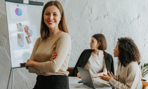När ett företag stod utan löneadministratör under semestern hoppade vi in som interimslösning. Nu har vi löpande sommaravtal. Resultat: Lönekörningen flyter på utan avbrott – och företaget slipper rekrytering.